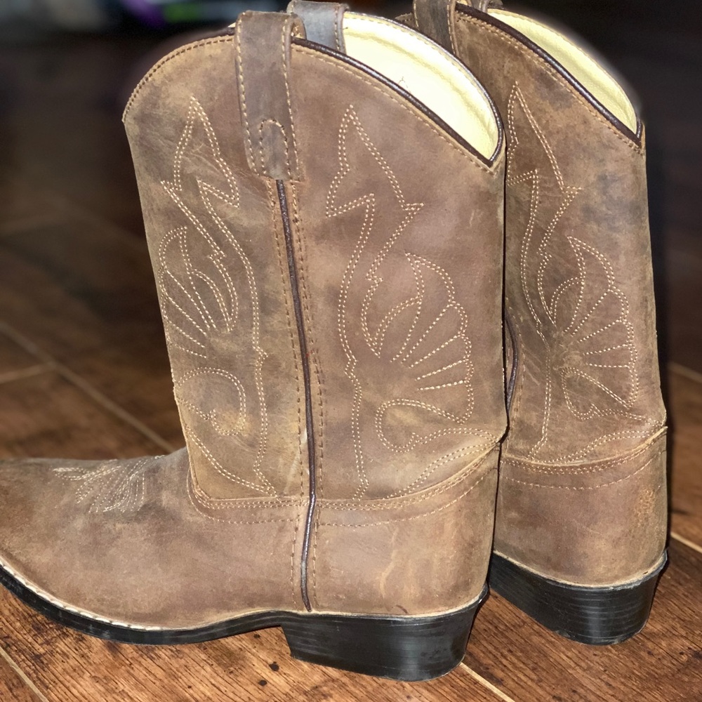 Cowboy boots size 5
